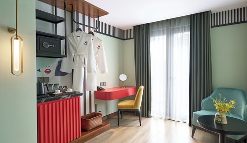 Solaria Balcony Street View