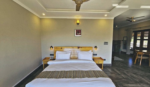 Suite Room with Lake View