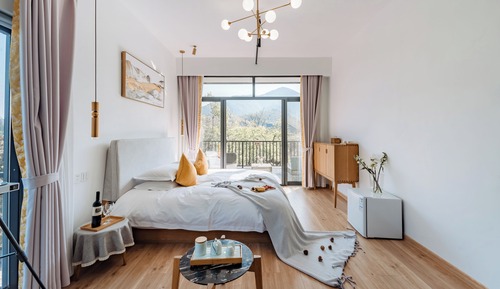 Deluxe Double Room, Balcony, Hill View