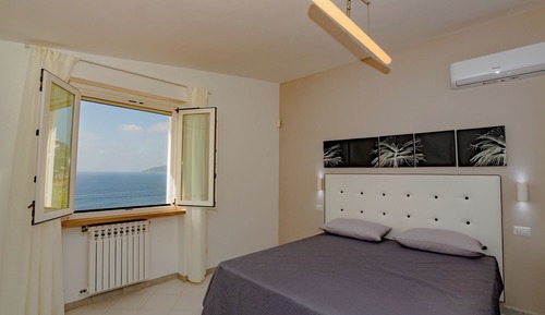 Classic Triple Room, Sea View