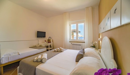 Classic Triple Room, Sea View