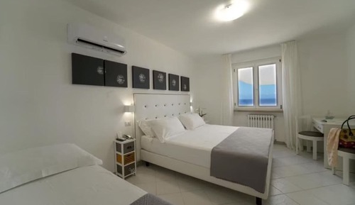 Classic Quadruple Room, Sea View