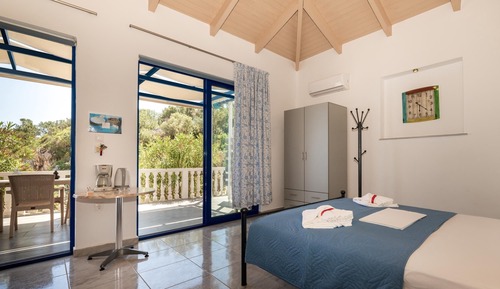 Studio, Sea View