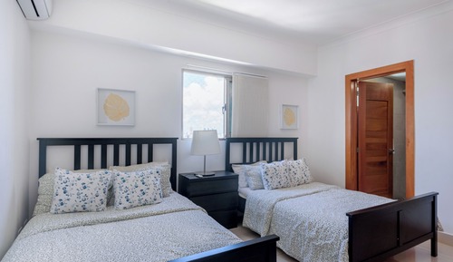 Deluxe Condo, 2 Bedrooms, Balcony, City View