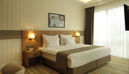 Deluxe Triple Room, 1 King Bed with Sofa bed, Non Smoking, Private Bathroom