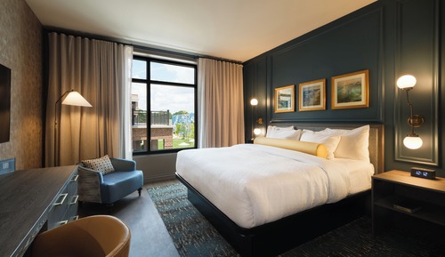 Standard Room, 1 King Bed, Accessible, Courtyard View