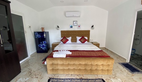 Deluxe Studio, Courtyard View