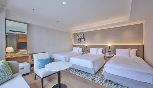 Premium Room, 3 Twin Beds, Canal View, Corner (Canal View)