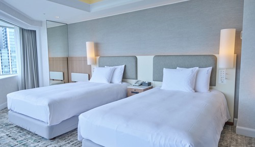 Suite, 2 Twin Beds, Corner (Canal View)