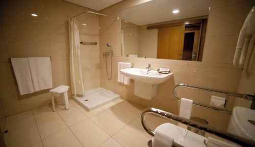 Standard Twin Room, 2 Twin Beds, Shower Grab Bars