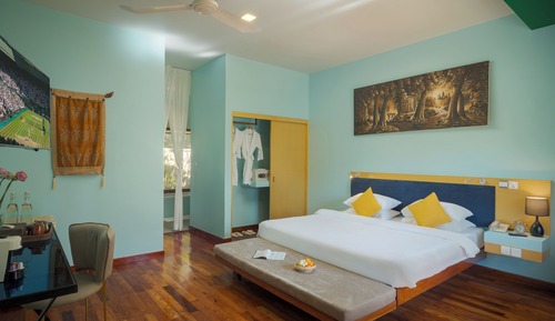 Suite, 2 Bedrooms, Bathtub, Pool View