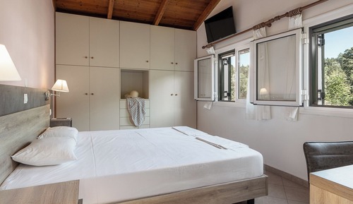 Apartment, 2 Bedrooms, Partial Sea View