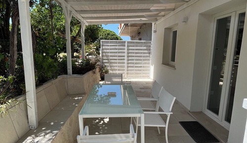 Comfort Condo, Courtyard View