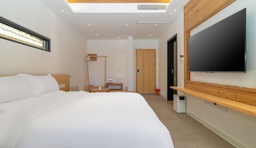 Basic Double Room, Balcony, Courtyard View