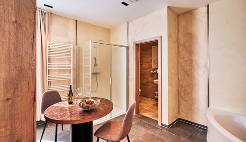 Deluxe Suite