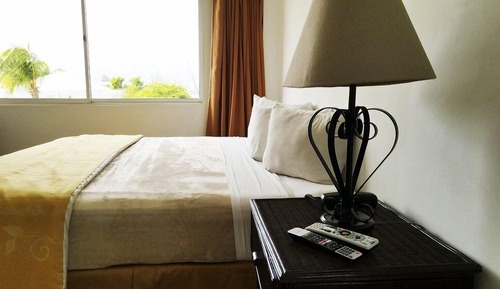 Junior Single Room, 1 Queen Bed