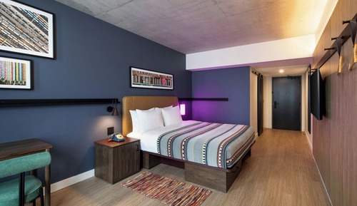 Standard Room, 1 King Bed, City View