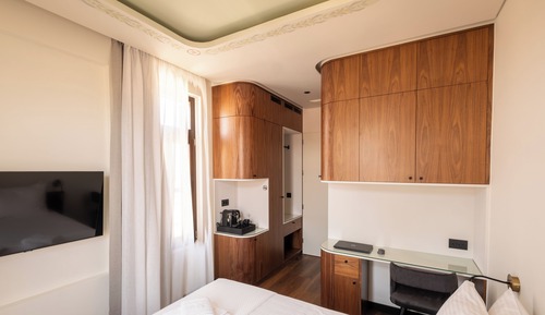 Deluxe Double Room, 1 Queen Bed, Non Smoking, City View
