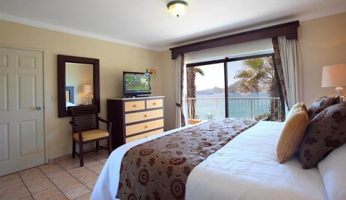 Presidential Triple Room, Kitchen, Oceanfront