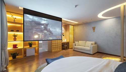 Deluxe Suite, River View