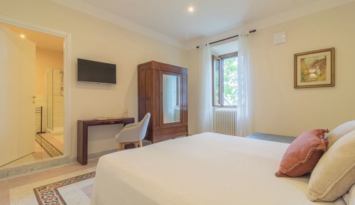 Comfort Room, Lake View