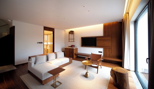 Suite, Hill View