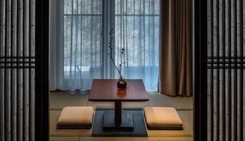 Suite, Hill View