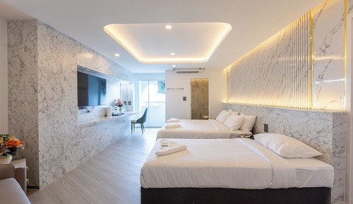 Triple 1 Room