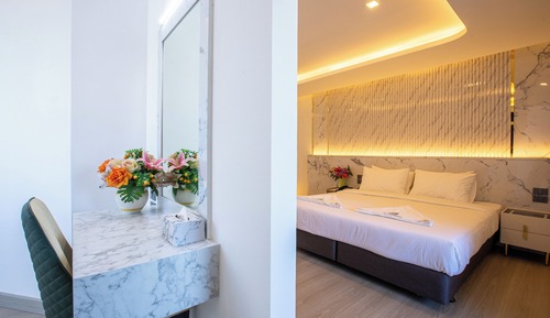 King Bed Suite