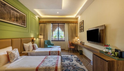 Suite, Pool View