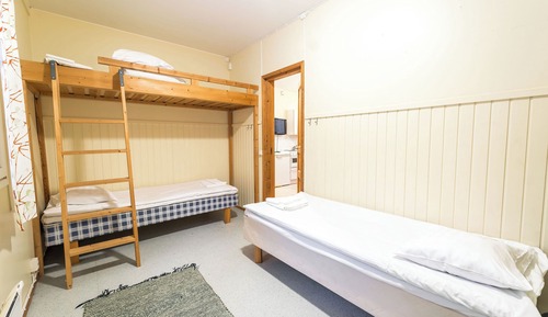 8 ppl. Cabin with shower