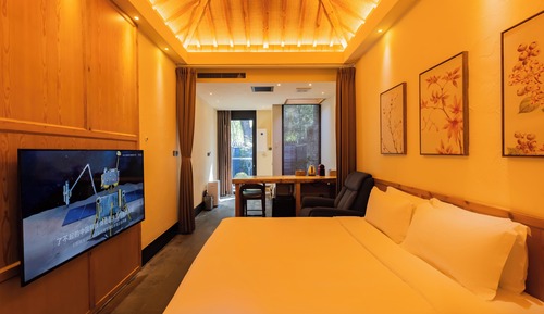 Business Double Room, 1 Queen Bed, Hot Tub, Garden View