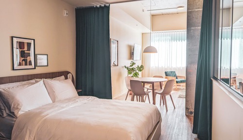 Deluxe Studio Suite