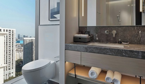 AC Discovery King Room