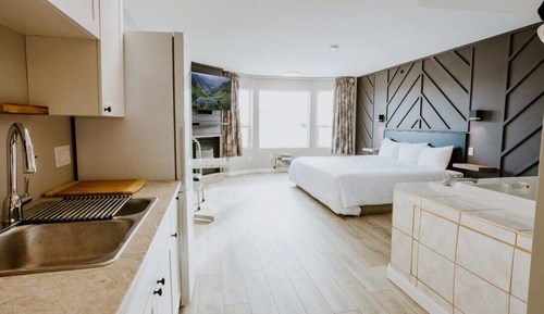 Suite, 1 King Bed, Kitchenette