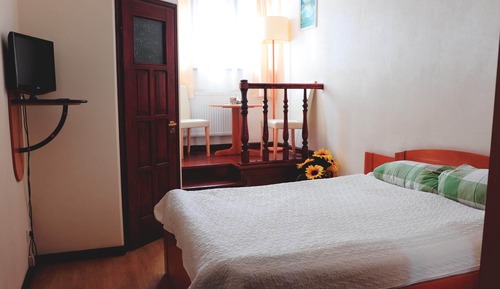 Classic Double Room, Partial Lake View