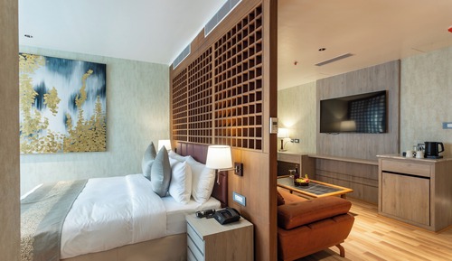 Junior Studio Suite