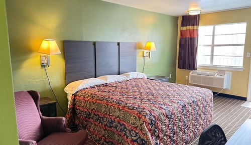 Standard Single Room, 1 King Bed, Smoking