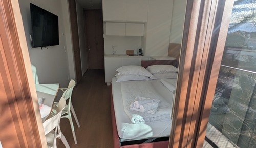 City Studio, Balcony
