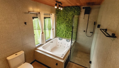 Superior Chalet, Jetted Tub