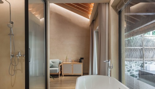 Comfort Double Room, Bathtub