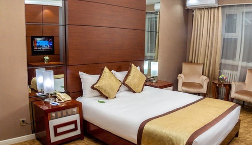 Standard Double Room, 1 Queen Bed, Private Bathroom, City View