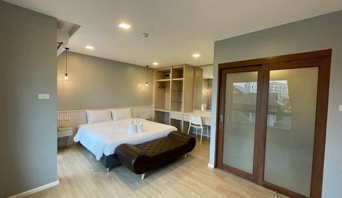 Family Room, Hill View