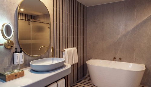 Suite, 1 King Bed, Balcony, City View