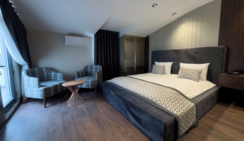 Economy Room