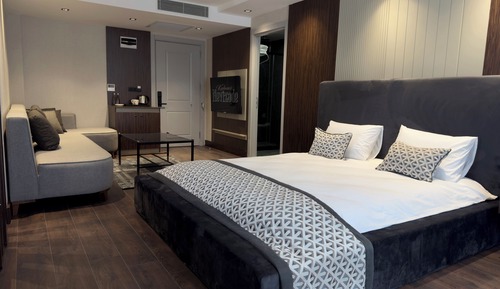 Deluxe Room, City View