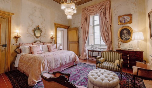Double Room (Chi Chi Room)