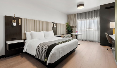 Boutique King Balcony Roll-In Shower