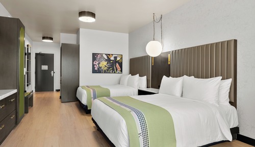 Boutique two Queen Roll-In Shower