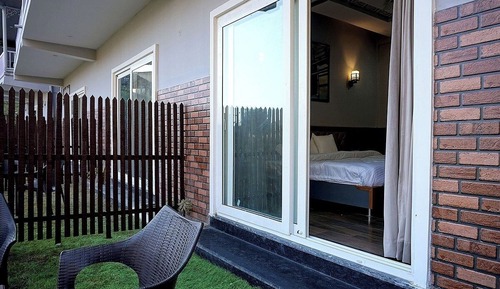 Executive Suite, Valley View